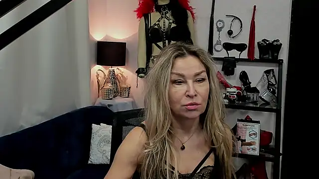 crystaLUX online show from March 2025 06:04:02 AM