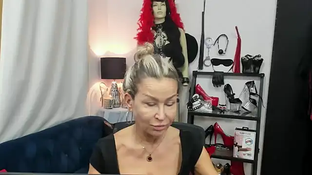 crystaLUX online show from October 2025 04:31:02 AM