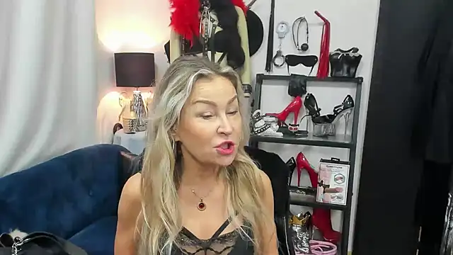 crystaLUX online show from November 2025 05:28:02 AM