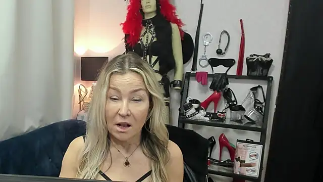 crystaLUX online show from April 2026 04:19:01 AM