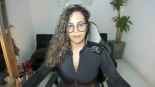 alyssannVhm online show from October 2025 02:30:02 AM