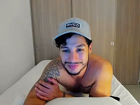 Sirs papi online show from December 2025 05:01:01 AM