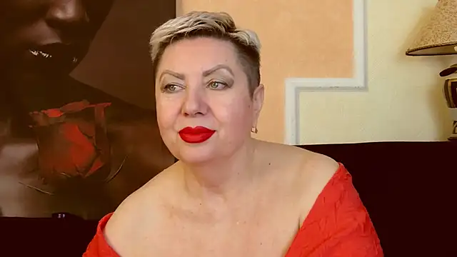 Snapshot of LadyPosh chatting on December 2024 10:05:02 PM LadyPosh online show from December 2024 10:05:02 PM