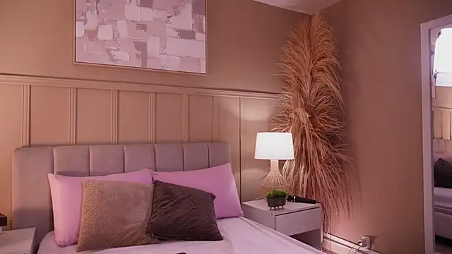 curvyliciousss online show from April 2026 01:41:01 PM