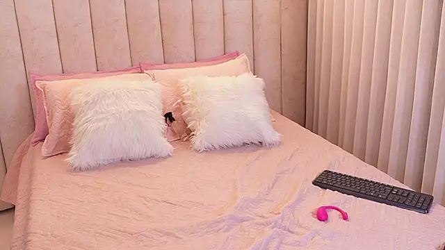 emyli sw  online show from November 2025 03:38:02 AM