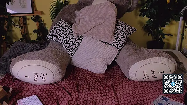 SuchArt  online show from December 2024 03:22:02 PM