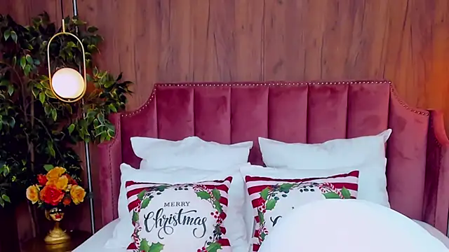 Snapshot of AdoraLynn chatting on December 2024 09:24:02 PM AdoraLynn online show from December 2024 09:24:02 PM