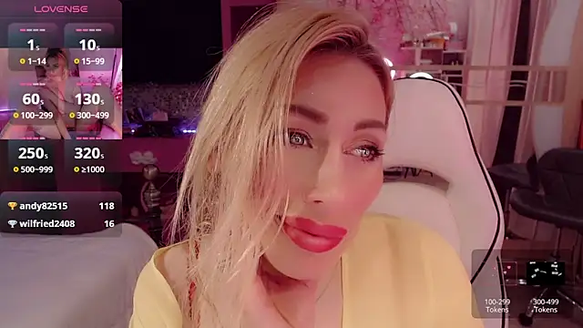 AnnieGOld  online show from November 2025 06:41:04 PM