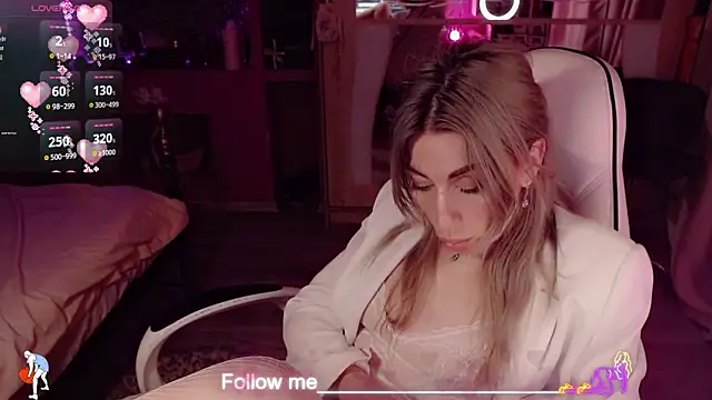 AnnieGOld  online show from March 2026 05:44:01 AM