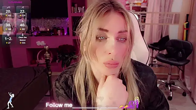 AnnieGOld  online show from April 2026 11:29:01 PM