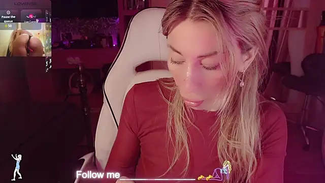 AnnieGOld  online show from April 2026 02:51:02 AM