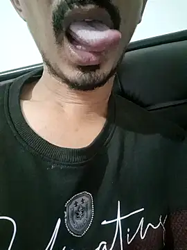 dreamtoungelick69 online show from November 2025 05:01:02 PM