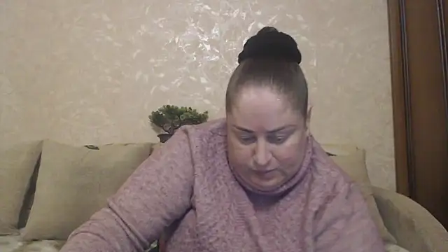 Amy August online show from April 2026 05:57:01 PM