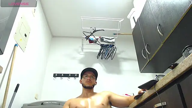 Snapshot of MarcusMilarc chatting on January 2025 03:15:02 AM MarcusMilarc online show from January 2025 03:15:02 AM