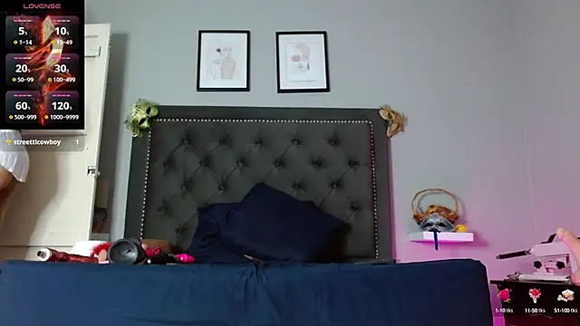 CharlotteLemke online show from September 2025 01:01:01 PM