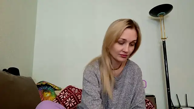 ModelEva online show from December 2025 10:20:02 AM