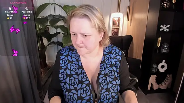 Snapshot of ScarlettSoft chatting on June 2026 06:04:01 AM ScarlettSoft online show from June 2026 06:04:01 AM