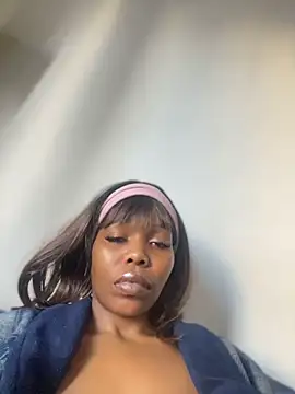 Snapshot of cherryontopy chatting on May 2026 10:33:02 AM cherryontopy online show from May 2026 10:33:02 AM