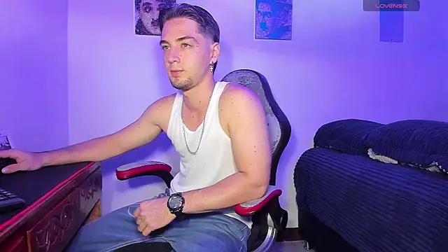 Alex smith00 online show from October 2025 10:52:01 PM