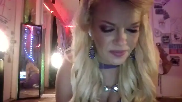 marilyn420 online show from May 2026 05:56:01 AM