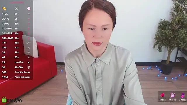 Snapshot of VickyGolden chatting on June 2026 05:33:02 AM VickyGolden online show from June 2026 05:33:02 AM