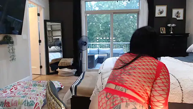 raea quinn online show from August 2026 03:30:02 AM