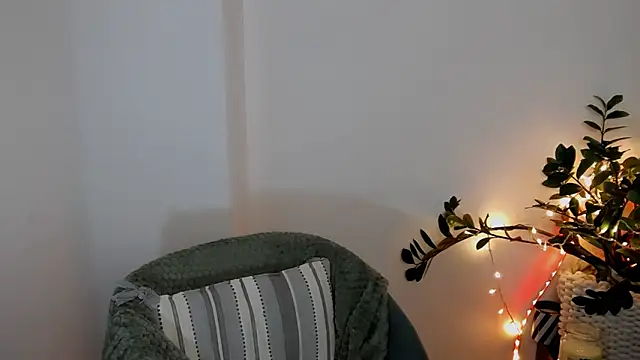 Snapshot of Xentthia chatting on February 2025 06:05:01 PM Xentthia online show from February 2025 06:05:01 PM