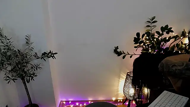 Snapshot of Xentthia chatting on November 2025 03:56:02 PM Xentthia online show from November 2025 03:56:02 PM