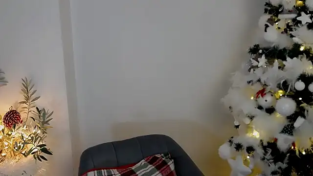 Snapshot of Xentthia chatting on December 2025 02:37:02 PM Xentthia online show from December 2025 02:37:02 PM