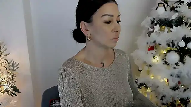 Snapshot of Xentthia chatting on December 2025 02:44:02 PM Xentthia online show from December 2025 02:44:02 PM