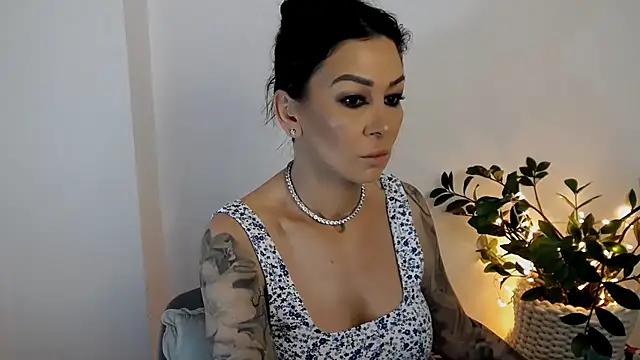 Snapshot of Xentthia chatting on June 2026 02:15:02 PM Xentthia online show from June 2026 02:15:02 PM