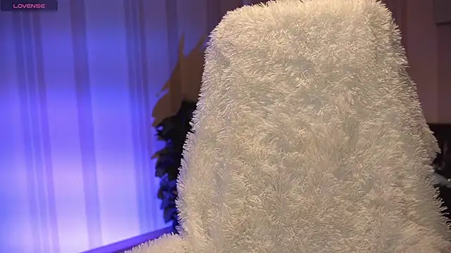 Danielle Thomas online show from January 2025 01:20:01 PM