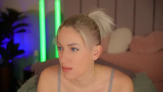 VickySecret96 online show from January 2026 05:48:02 PM