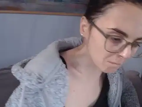 cleophee online show from February 2025 12:48:02 PM