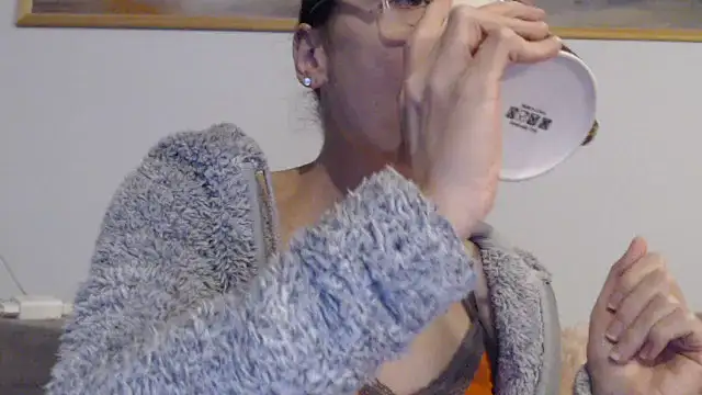 cleophee online show from February 2026 06:51:02 AM