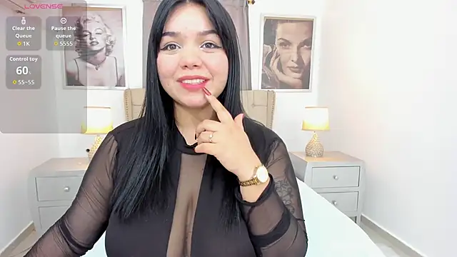 -Camila online show from November 2025 06:45:01 PM