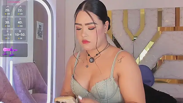 Snapshot of sophy_champagne chatting on April 2026 01:08:01 AM sophy champagne online show from April 2026 01:08:01 AM