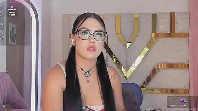 Snapshot of sophy_champagne chatting on May 2026 01:36:01 AM sophy champagne online show from May 2026 01:36:01 AM