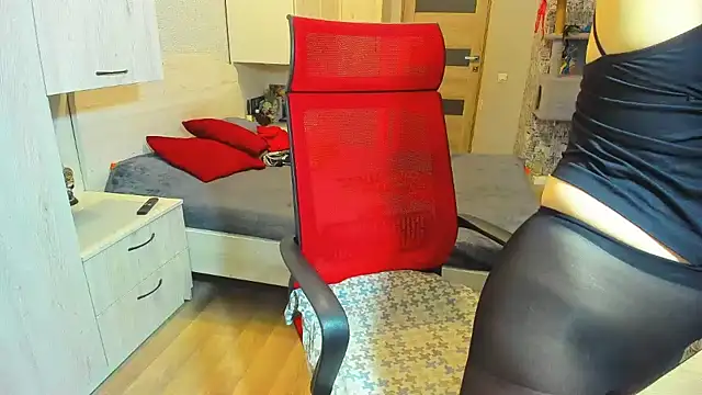 Snapshot of DUSSY_PUSSY chatting on December 2024 03:41:01 AM DUSSY PUSSY online show from December 2024 03:41:01 AM