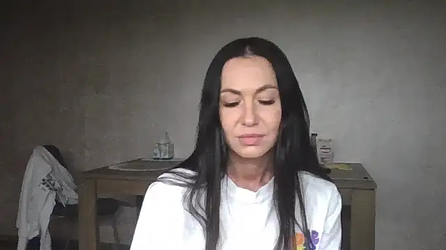 Snapshot of JulianaGold1 chatting on January 2025 07:04:01 PM JulianaGold1 online show from January 2025 07:04:01 PM