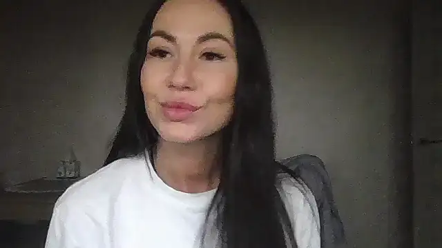 Snapshot of JulianaGold1 chatting on January 2025 04:23:02 PM JulianaGold1 online show from January 2025 04:23:02 PM