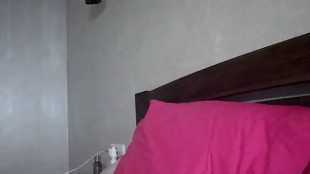 Snapshot of JulianaGold1 chatting on September 2025 06:53:02 PM JulianaGold1 online show from September 2025 06:53:02 PM