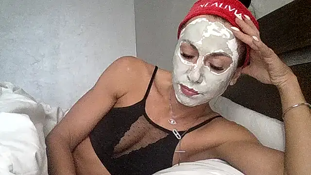 Snapshot of JulianaGold1 chatting on October 2025 11:33:01 AM JulianaGold1 online show from October 2025 11:33:01 AM