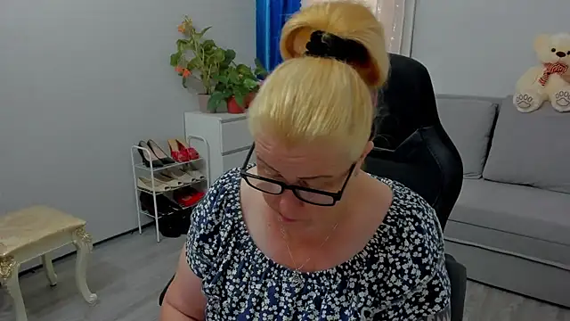 Snapshot of Frau_Marta chatting on July 2026 12:48:02 PM Frau Marta online show from July 2026 12:48:02 PM