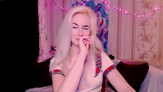 xxxcharismaaa online show from June 2026 06:01:01 AM