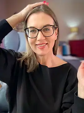 MaiseKnox online show from March 2026 06:25:02 PM