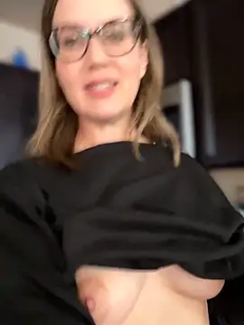 MaiseKnox online show from April 2026 06:20:01 PM