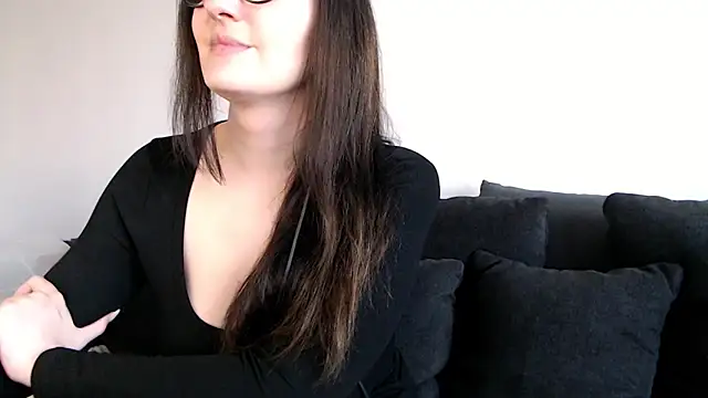 Alina Lamour online show from July 2026 07:07:01 PM