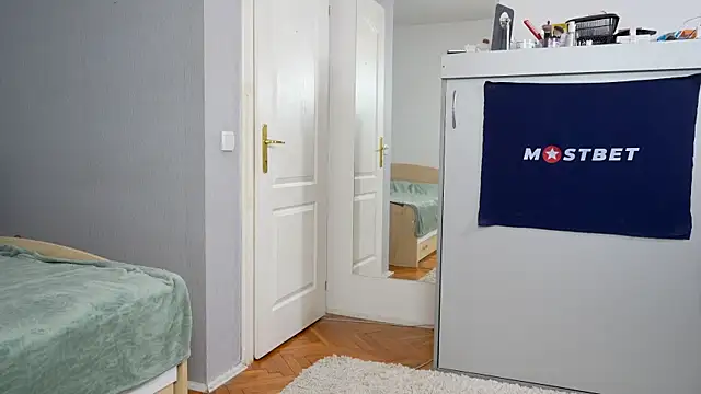 foxeslovefoxes online show from December 2024 02:59:01 PM