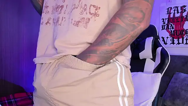 Alessandro Vanni online show from April 2026 01:01:01 PM